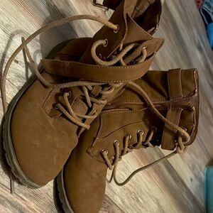 Children’s place boots size 3